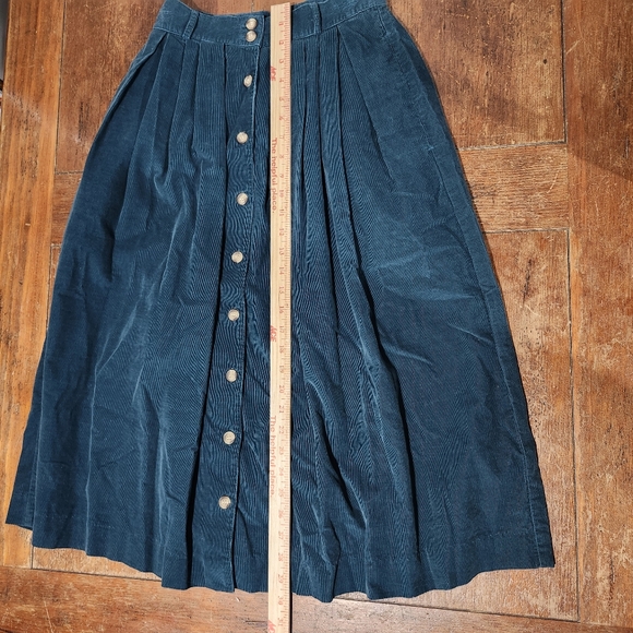 EDDIE BAUER long Corduroy Button up pleated skirt. Size 10. See measurements - Picture 7 of 8